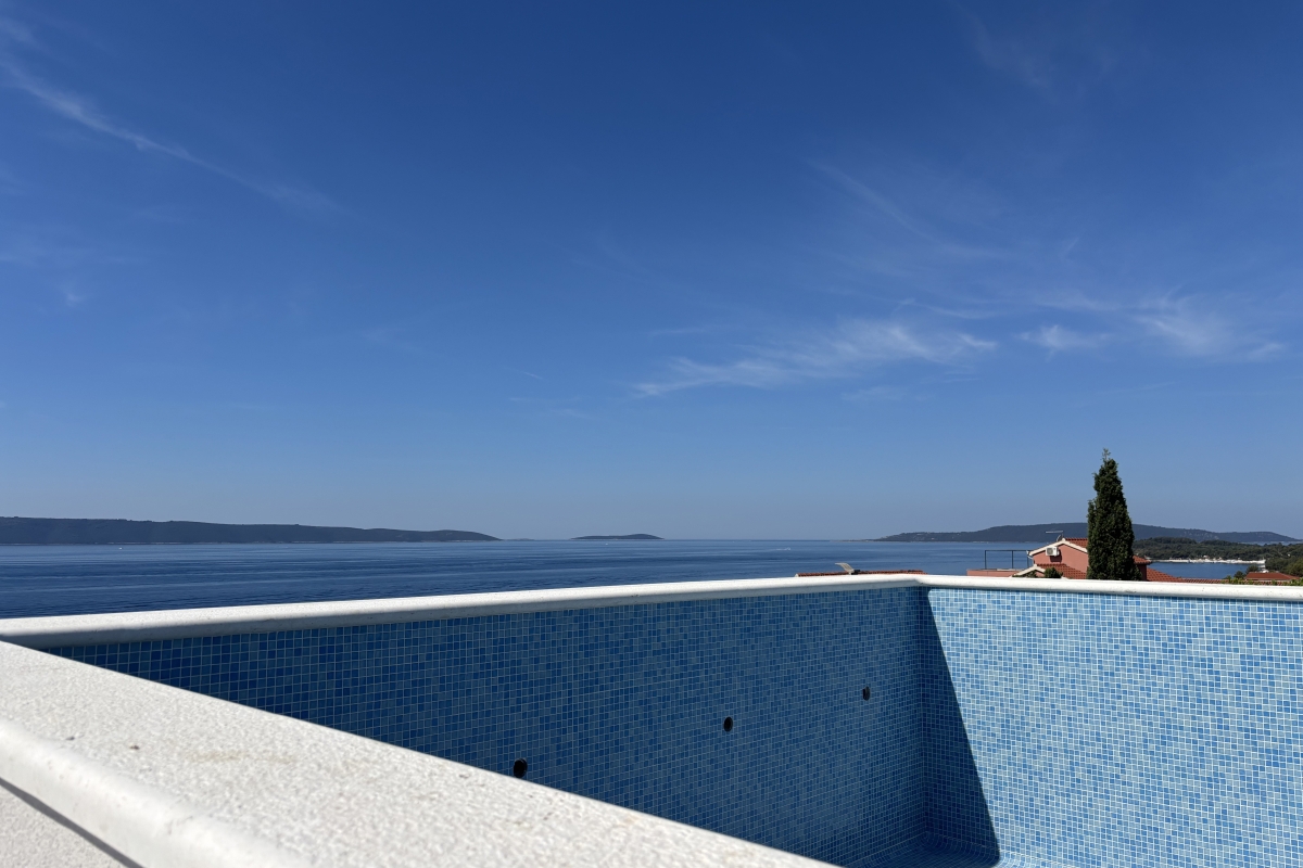 Appartamento di lusso con piscina privata sulla terrazza panoramica