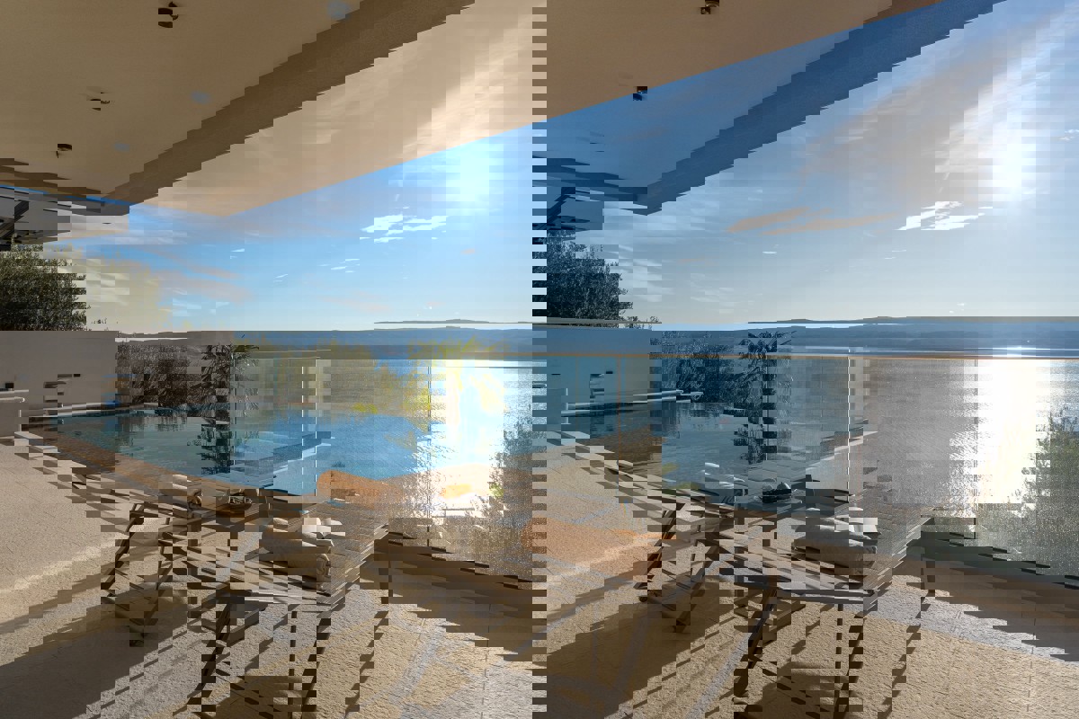 Villa moderna con vista panoramica sul mare