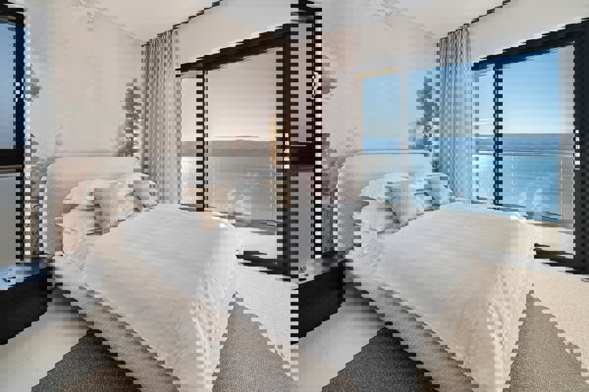 Villa moderna con vista panoramica sul mare