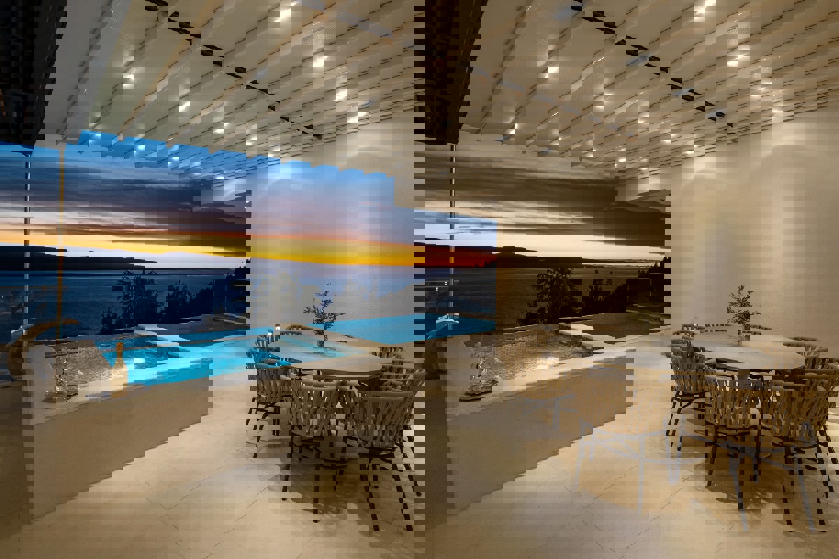 Villa moderna con vista panoramica sul mare