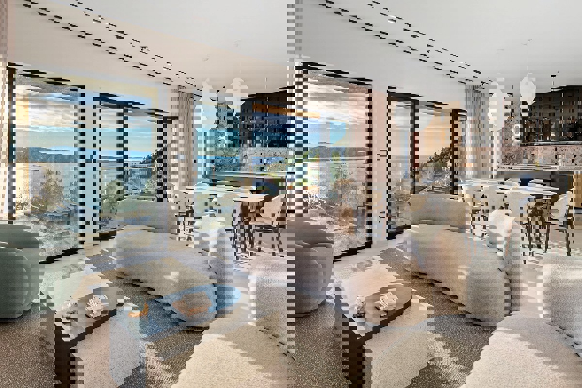 Villa moderna con vista panoramica sul mare