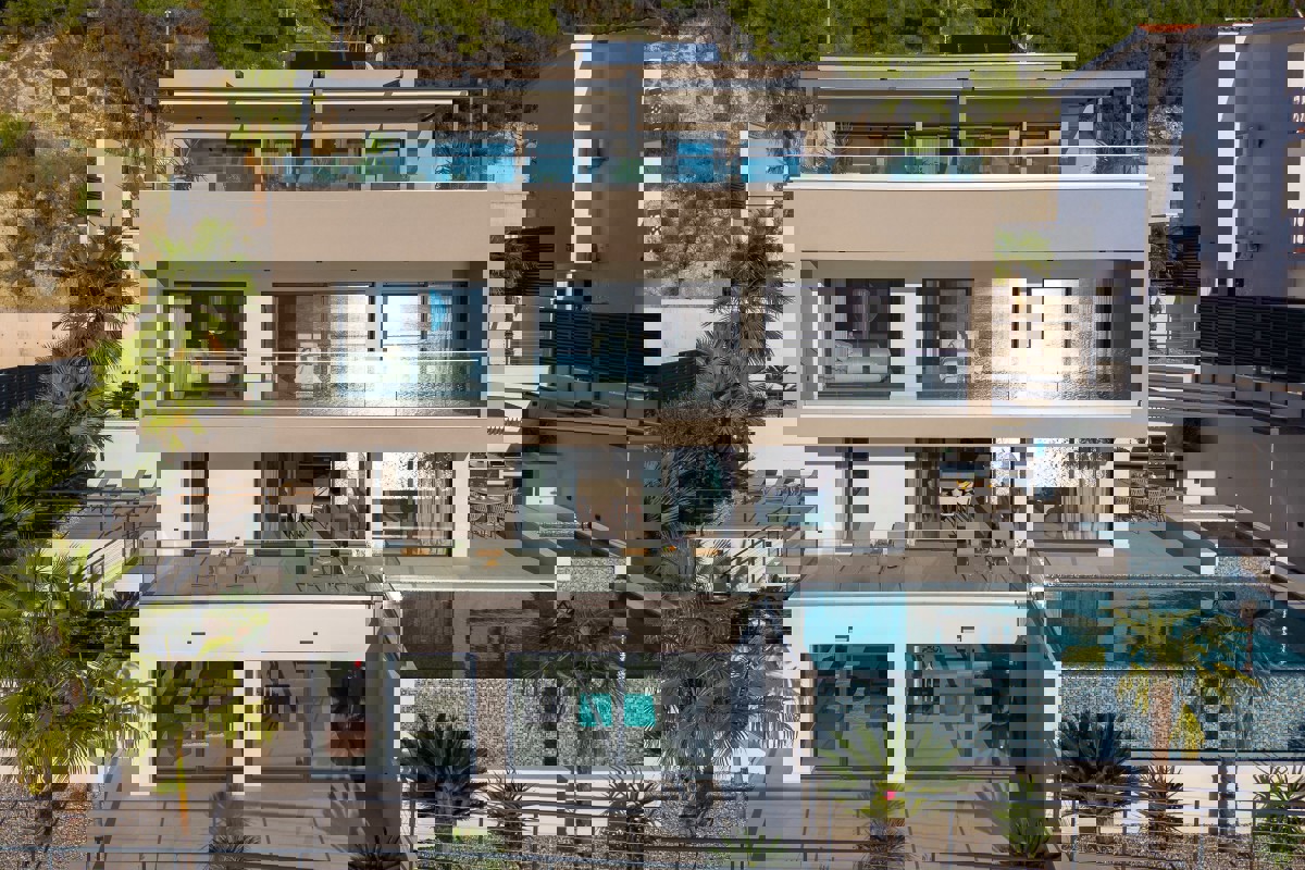 Villa moderna con vista panoramica sul mare