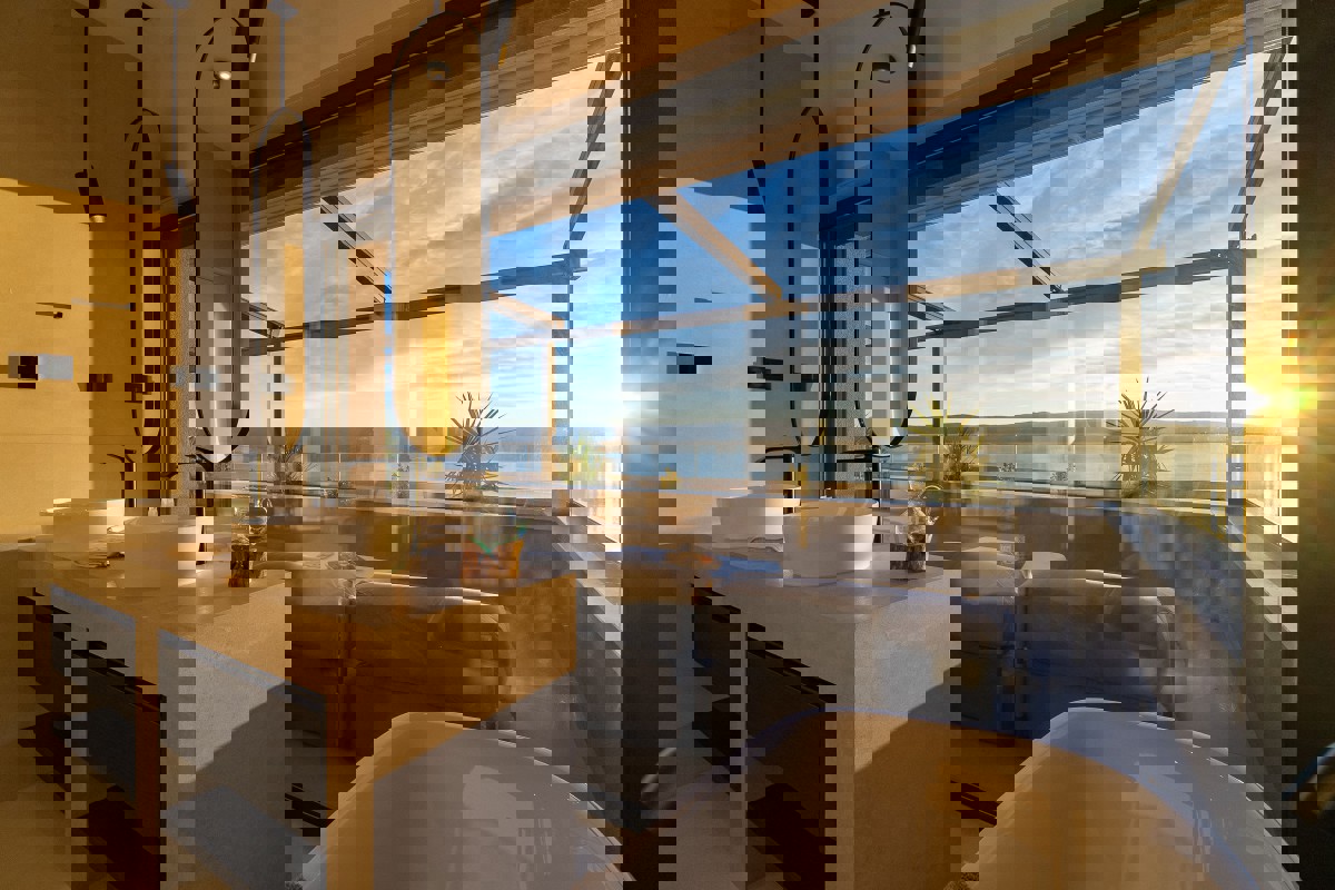 Villa moderna con vista panoramica sul mare