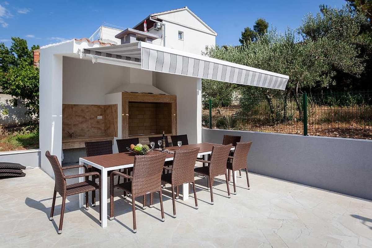 Moderno condominio in prima fila sul mare