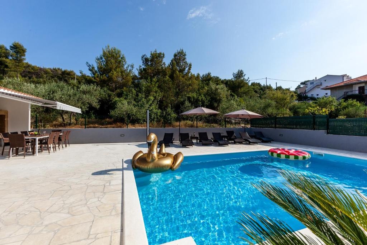 Moderno condominio in prima fila sul mare