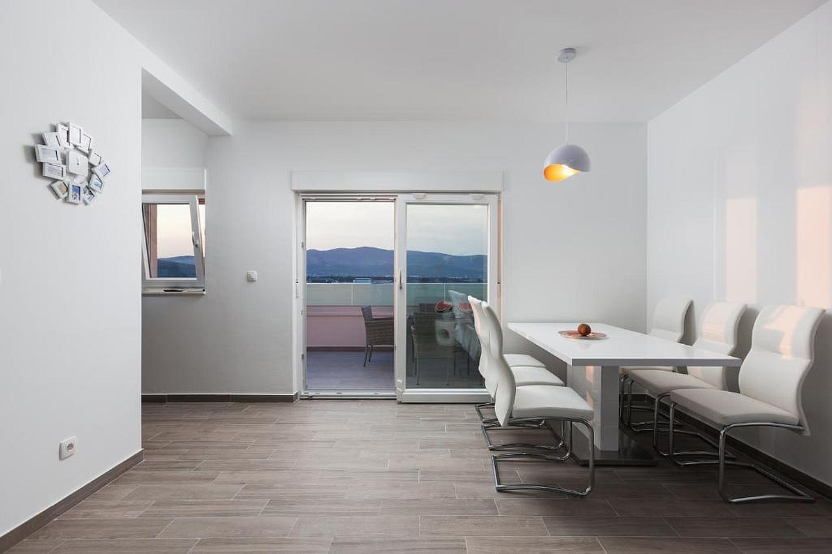 Moderno condominio in prima fila sul mare