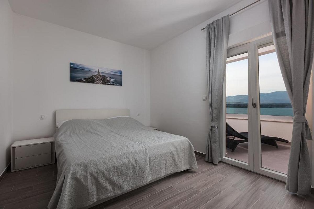 Moderno condominio in prima fila sul mare