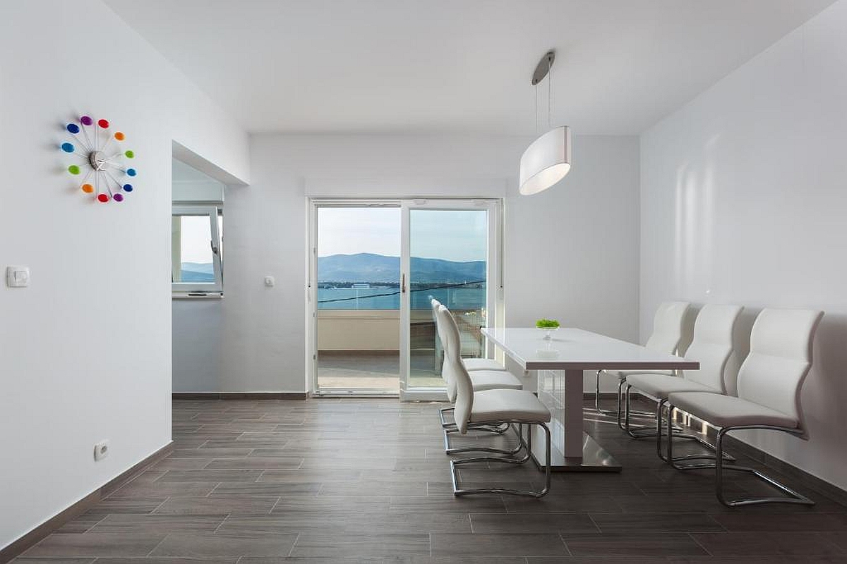 Moderno condominio in prima fila sul mare