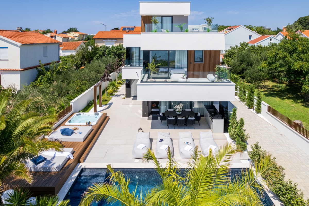Villa di lusso con piscina in prima fila sul mare