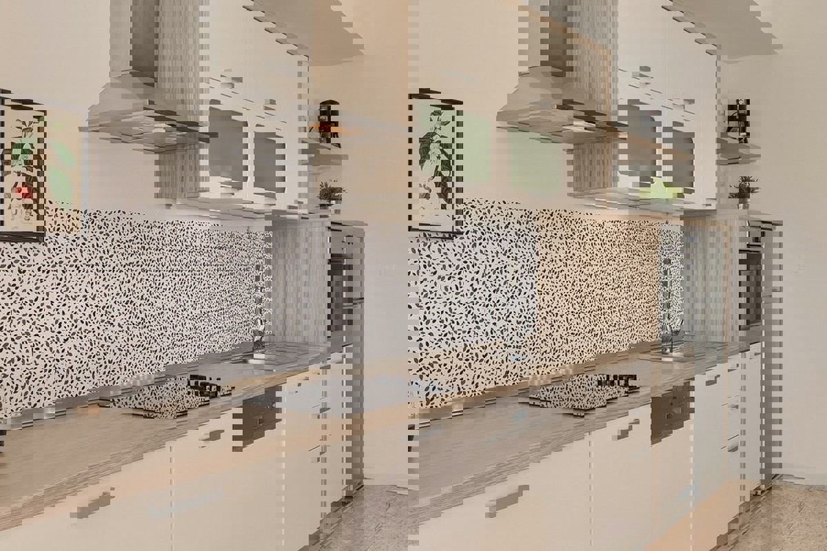 Moderna casa unifamiliare con piscina e atrio