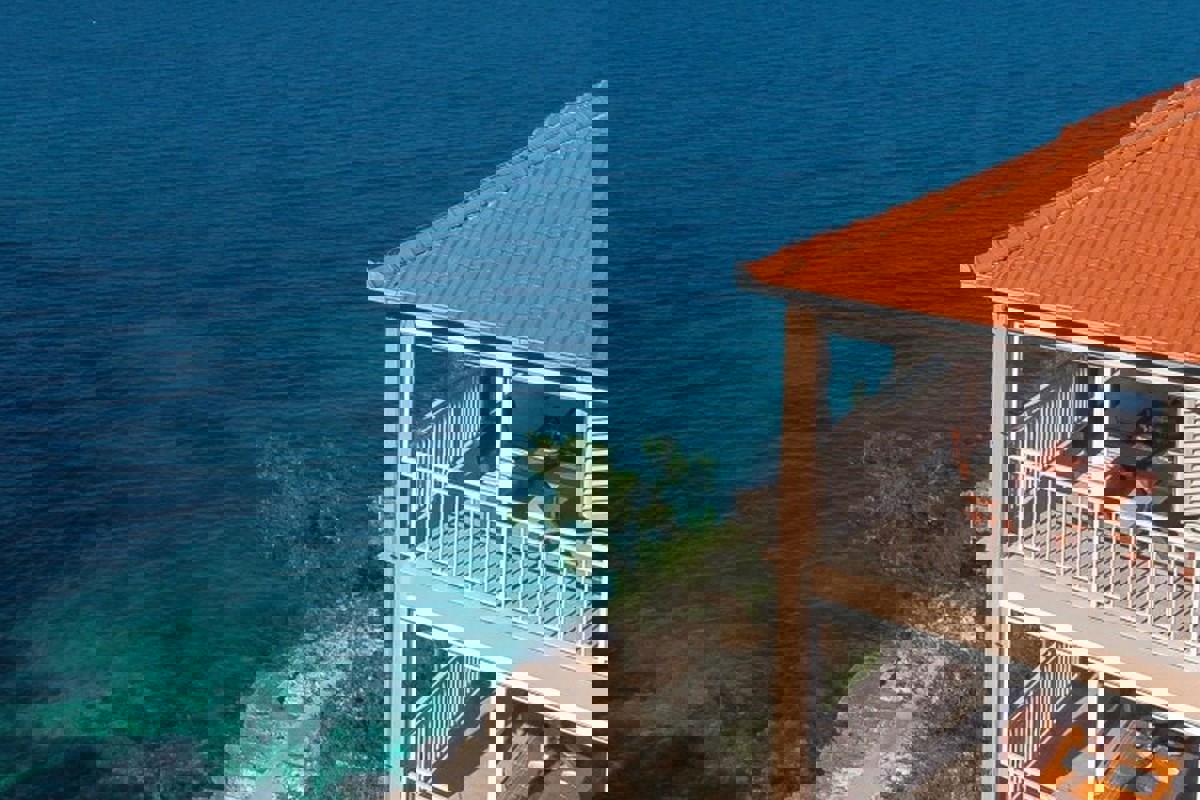 Casa in prima fila sul mare