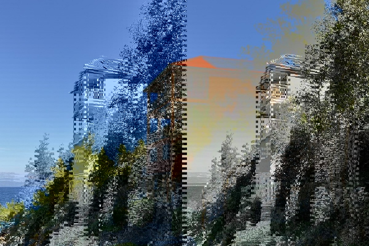 Casa in prima fila sul mare