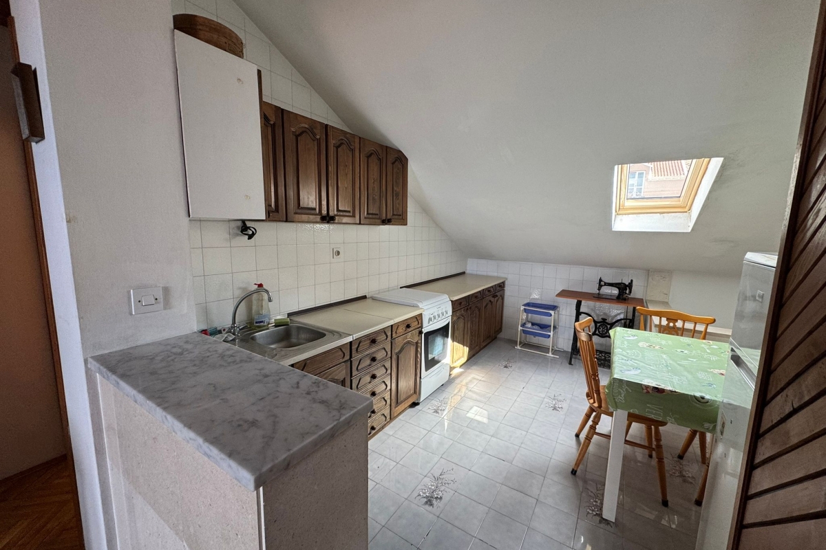 Ampio appartamento in posizione tranquilla a Lapad