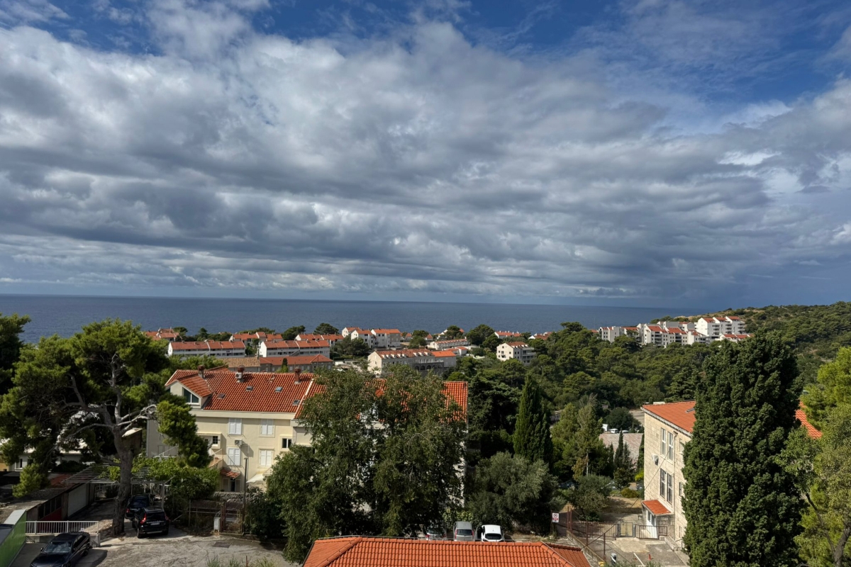 Ampio appartamento in posizione tranquilla a Lapad