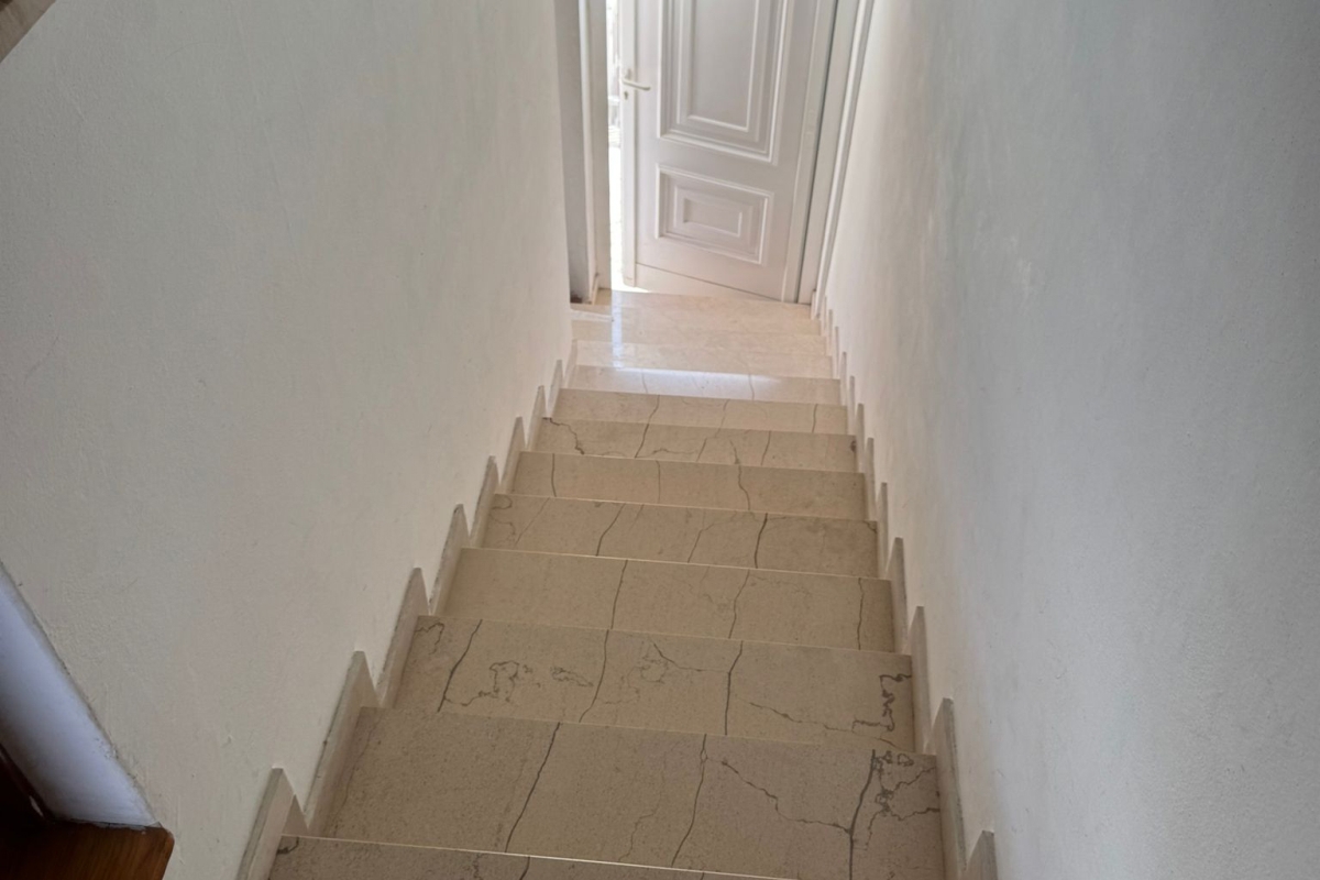 Ampio appartamento in posizione tranquilla a Lapad