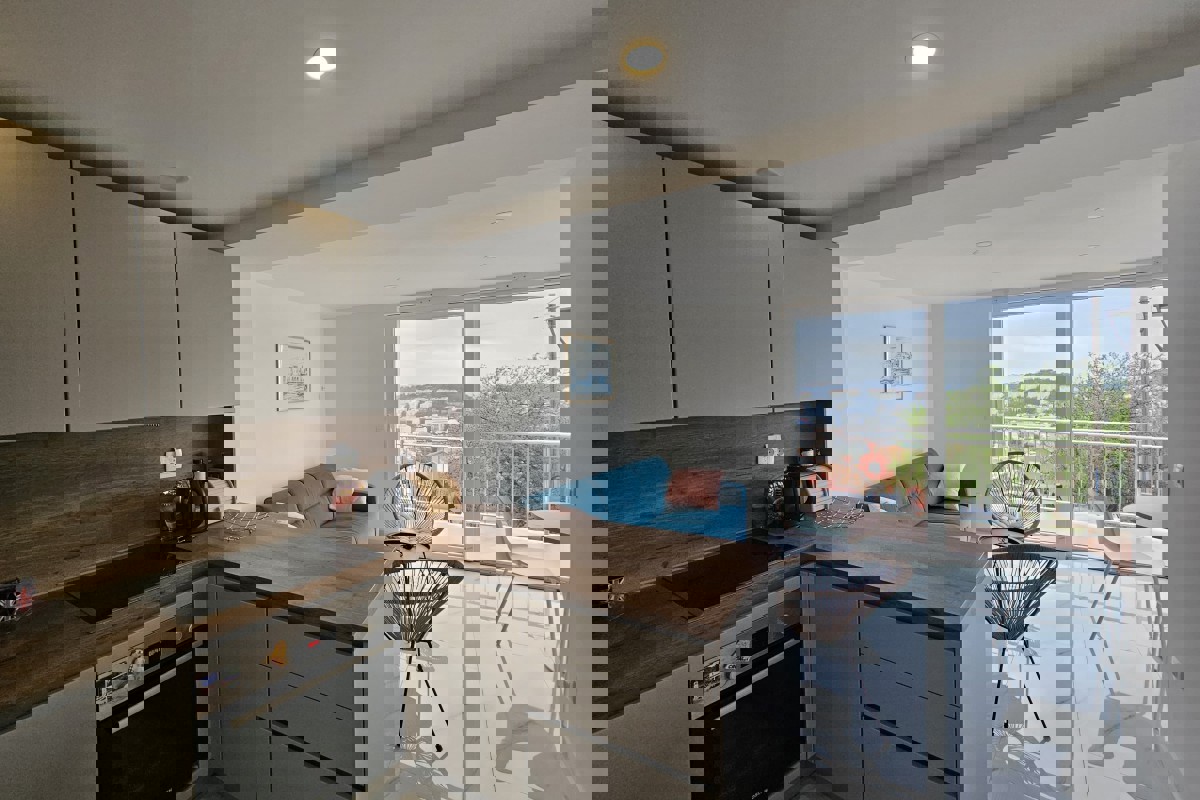 Casa con due appartamenti in posizione tranquilla