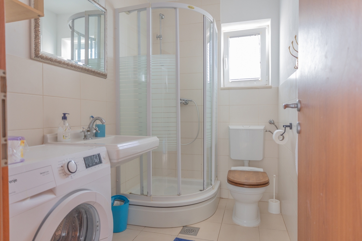 Esclusiva casa in pietra in prima fila sul mare