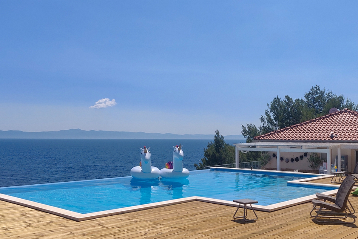 Esclusiva casa in pietra in prima fila sul mare