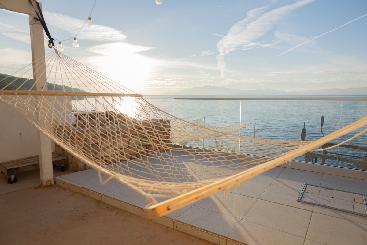 Esclusiva casa in pietra in prima fila sul mare