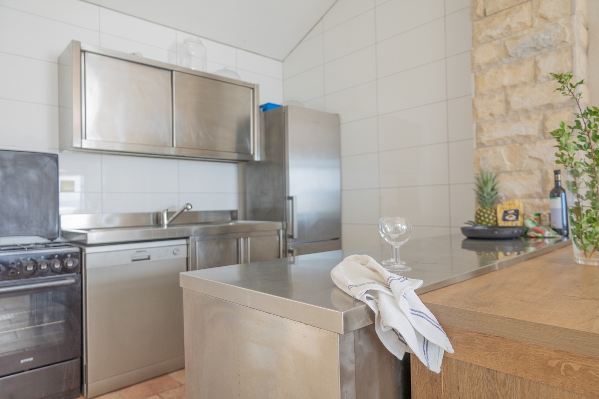 Esclusiva casa in pietra in prima fila sul mare