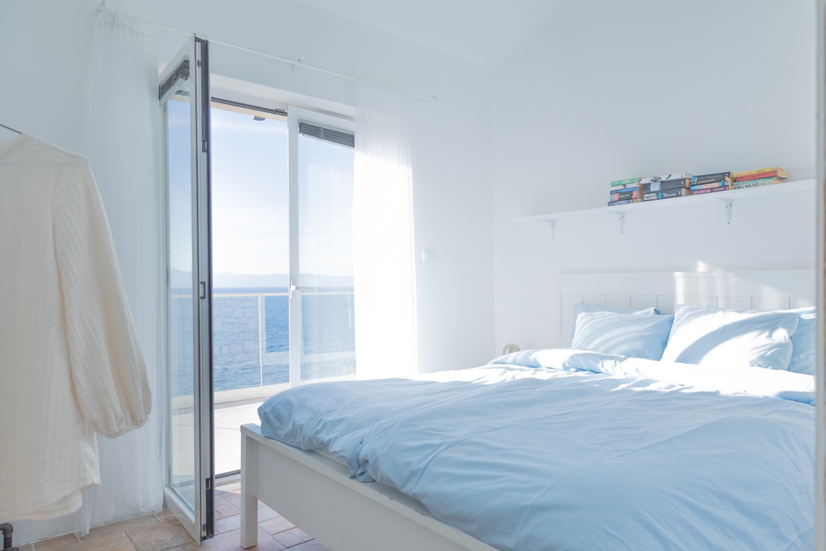 Esclusiva casa in pietra in prima fila sul mare