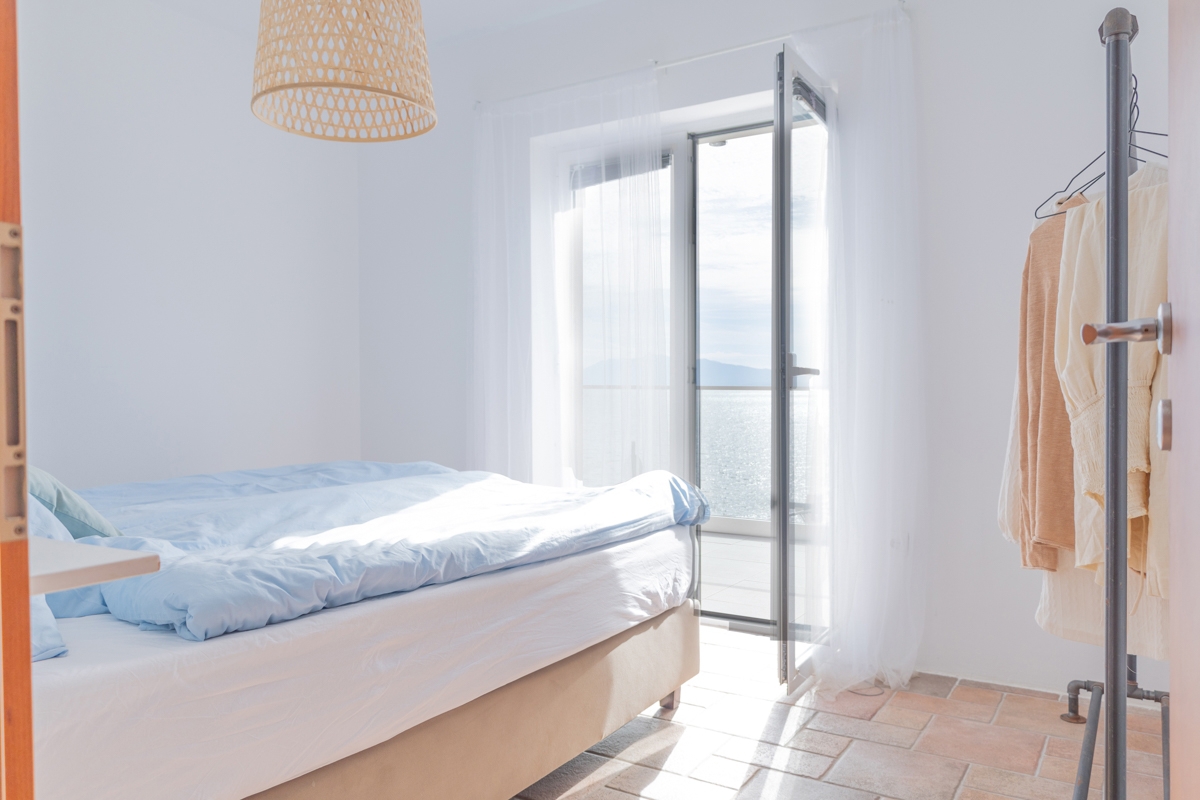 Esclusiva casa in pietra in prima fila sul mare