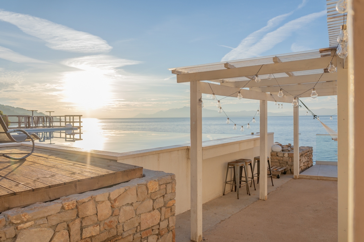 Esclusiva casa in pietra in prima fila sul mare