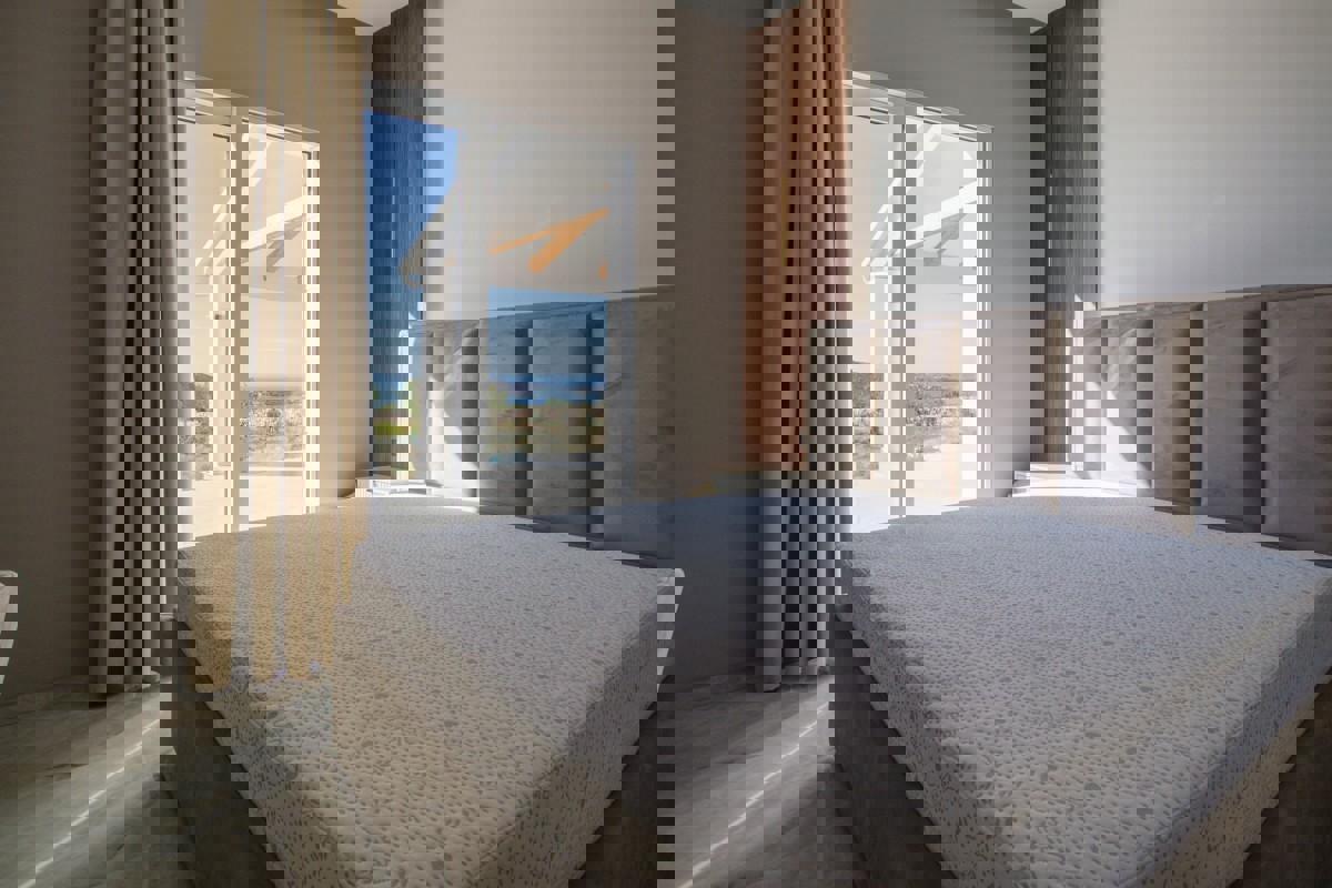 Una spaziosa tenuta con una villa moderna in un ambiente tranquillo