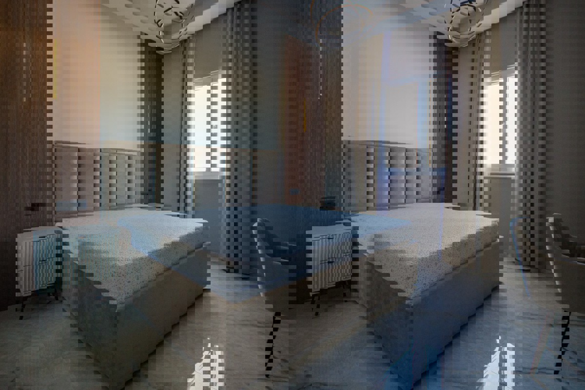 Una spaziosa tenuta con una villa moderna in un ambiente tranquillo