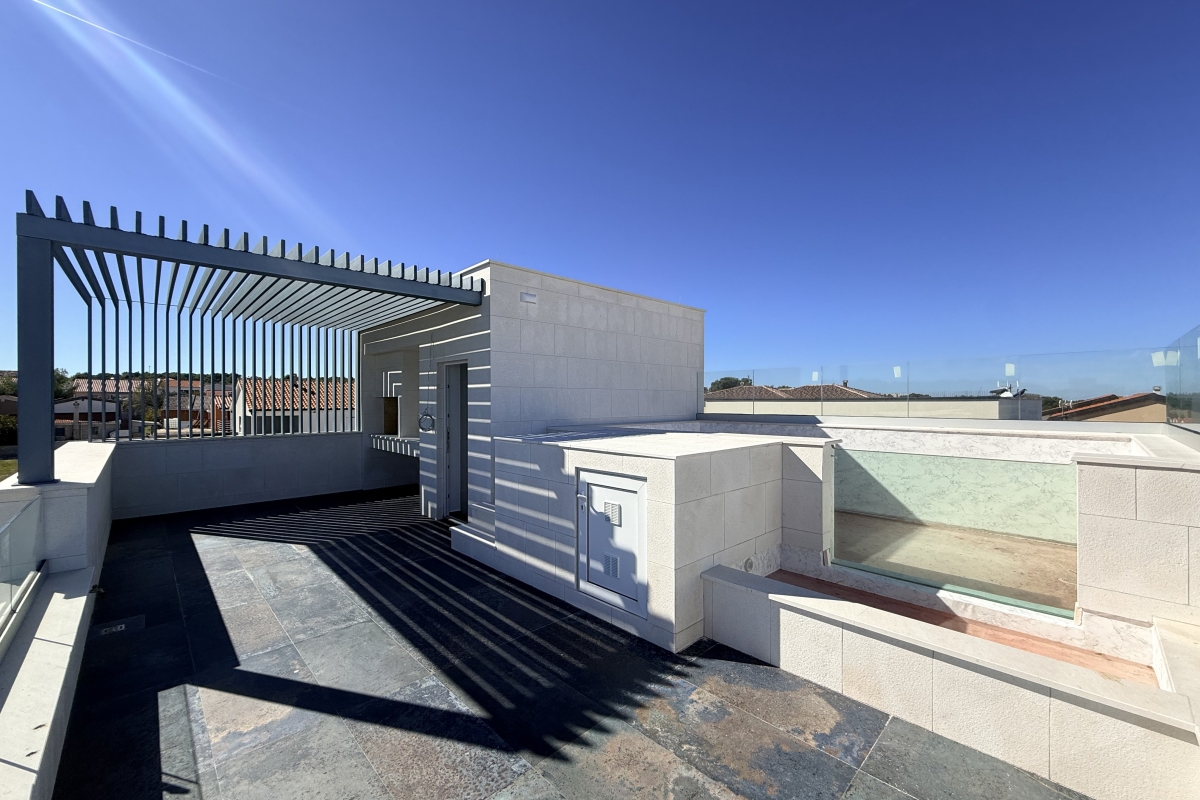 Villa moderna in prima fila sul mare