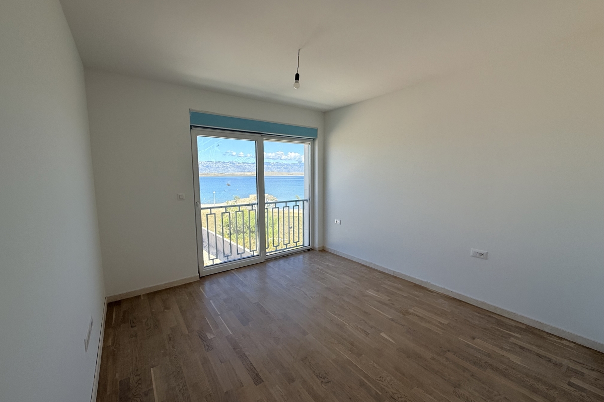 Villa moderna in prima fila sul mare