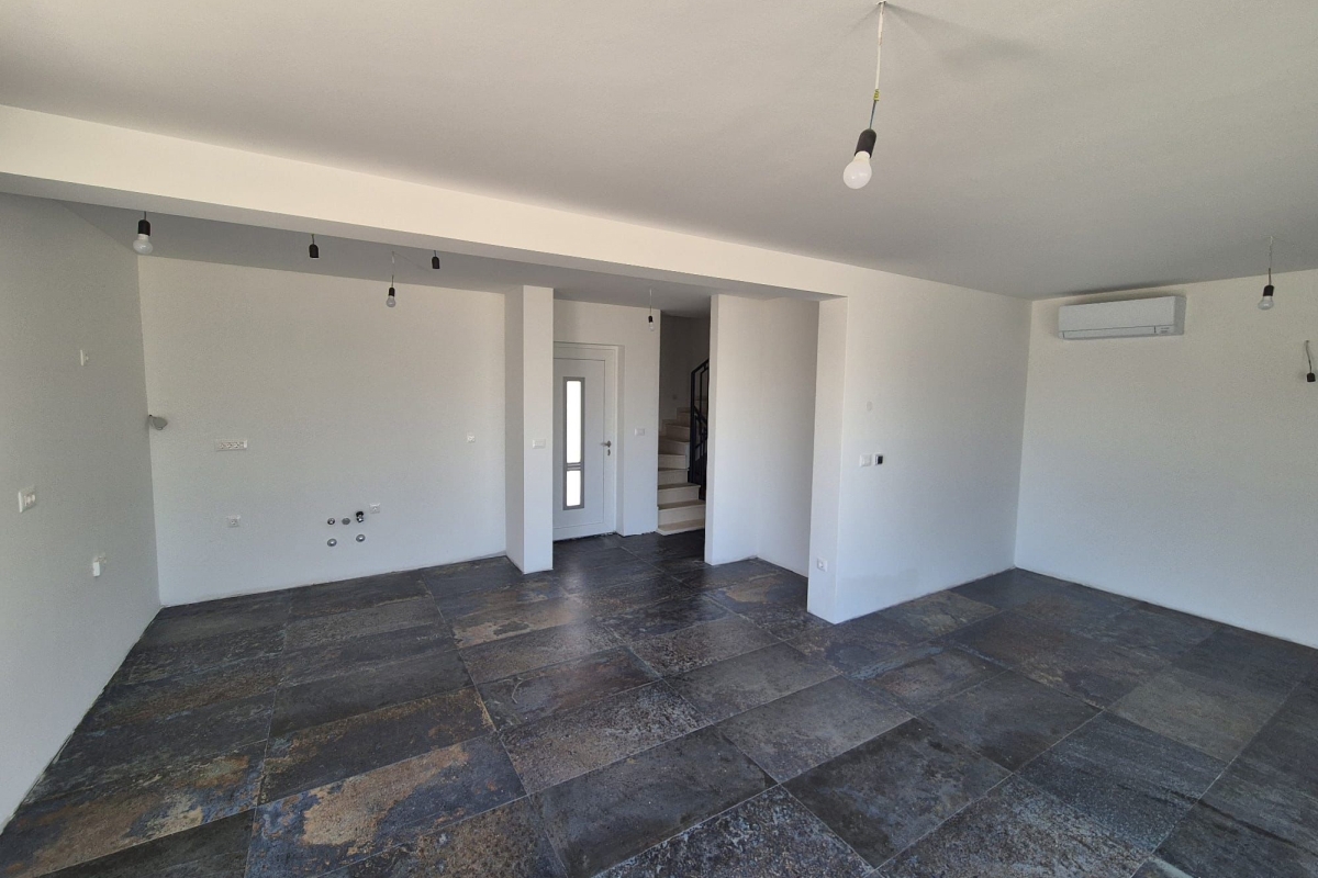 Villa moderna in prima fila sul mare