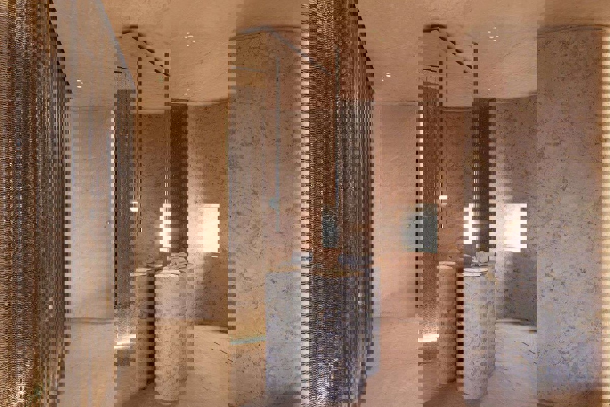 Terreno edificabile con progetto per una villa di lusso, in prima fila al mare