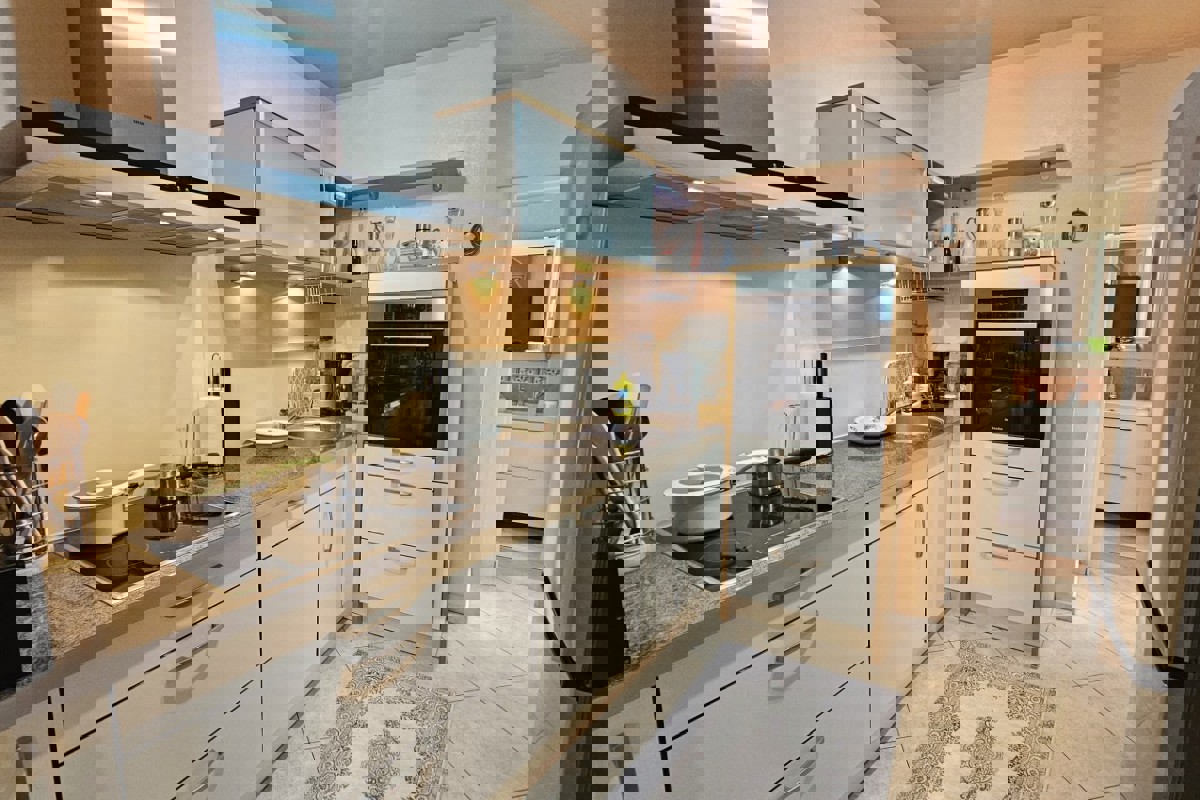 Casa bifamiliare con vista mare non lontano da Parenzo