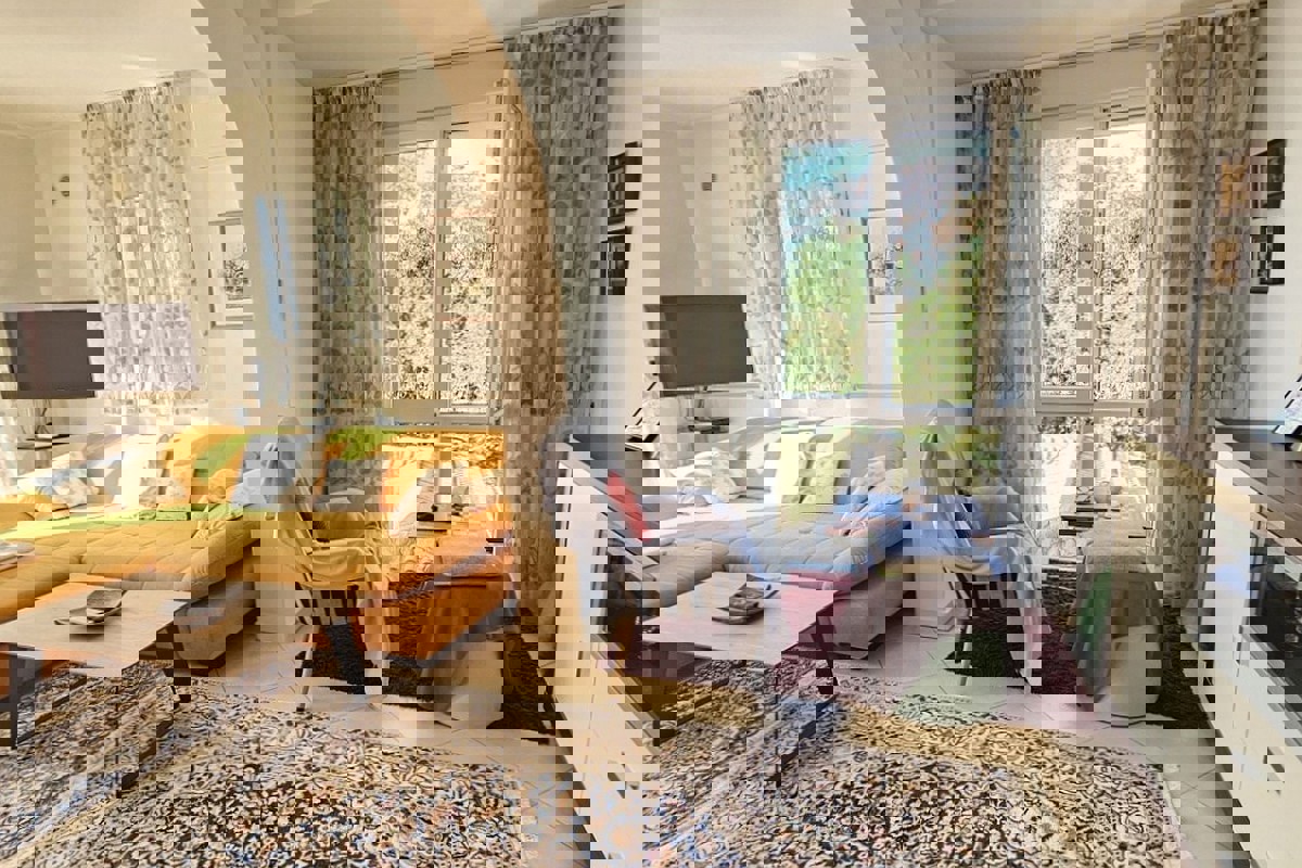 Casa bifamiliare con vista mare non lontano da Parenzo