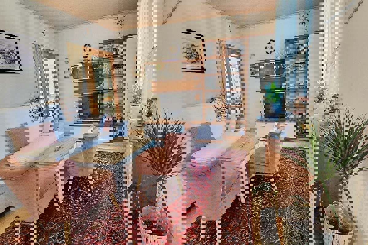 Casa bifamiliare con vista mare non lontano da Parenzo