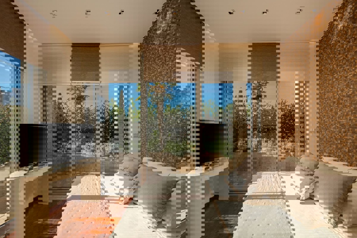 Attico di lusso con piscina privata e terrazza panoramica