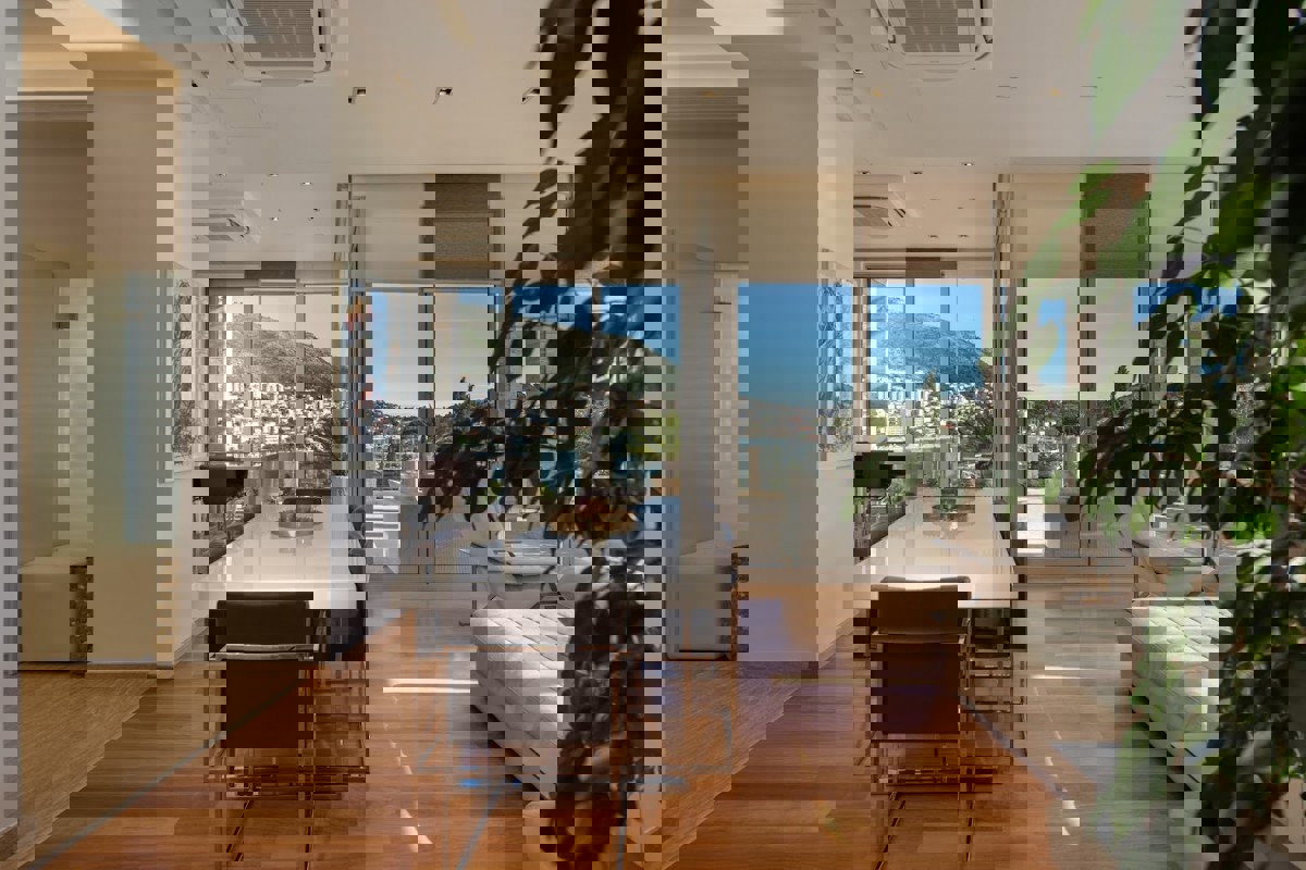 Attico di lusso con piscina privata e terrazza panoramica