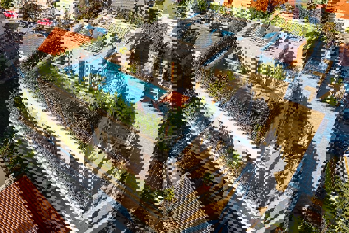 Attico di lusso con piscina privata e terrazza panoramica