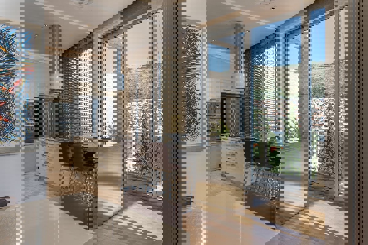 Attico di lusso con piscina privata e terrazza panoramica