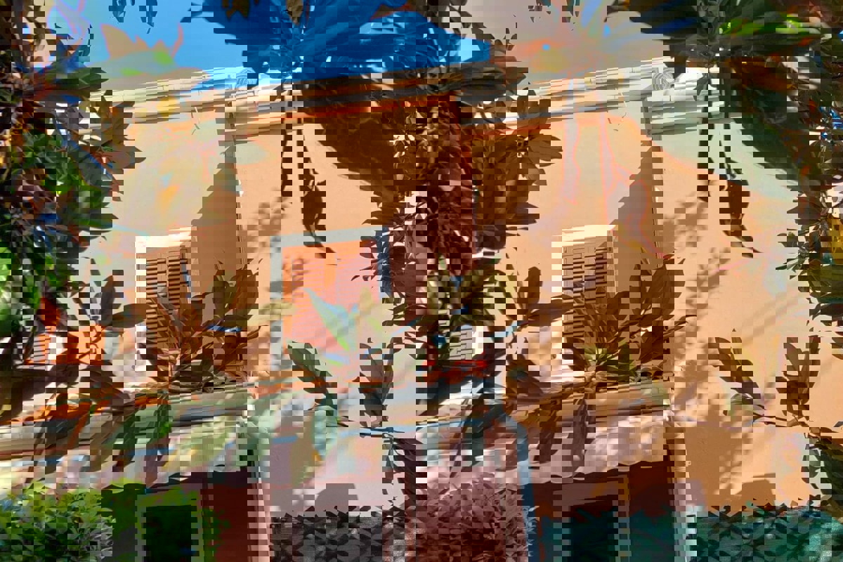 Casa con due appartamenti in posizione tranquilla a Lussinpiccolo