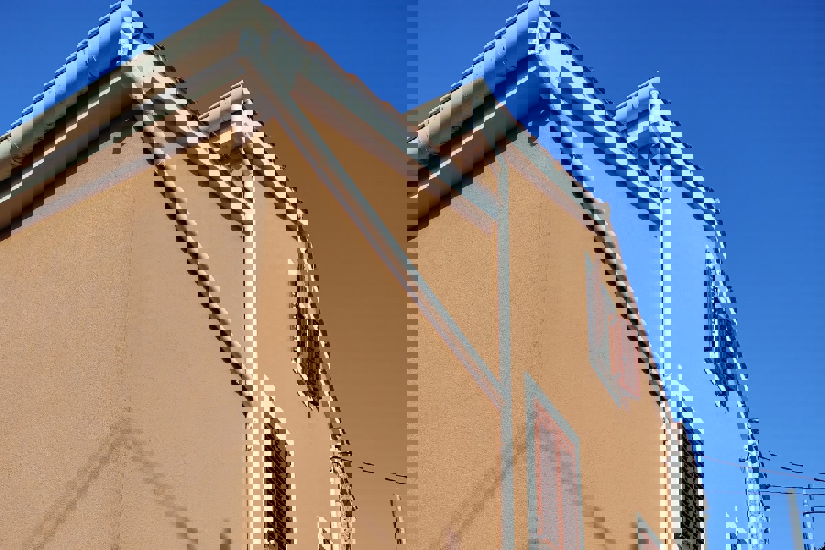 Casa con due appartamenti in posizione tranquilla a Lussinpiccolo