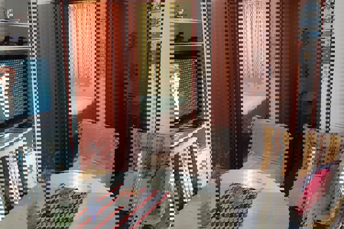 Casa con due appartamenti in posizione tranquilla a Lussinpiccolo