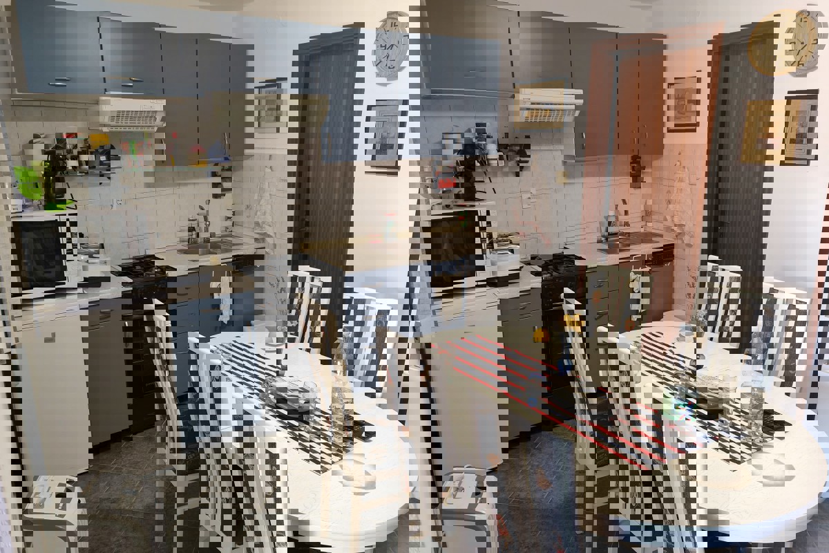 Casa con due appartamenti in posizione tranquilla a Lussinpiccolo