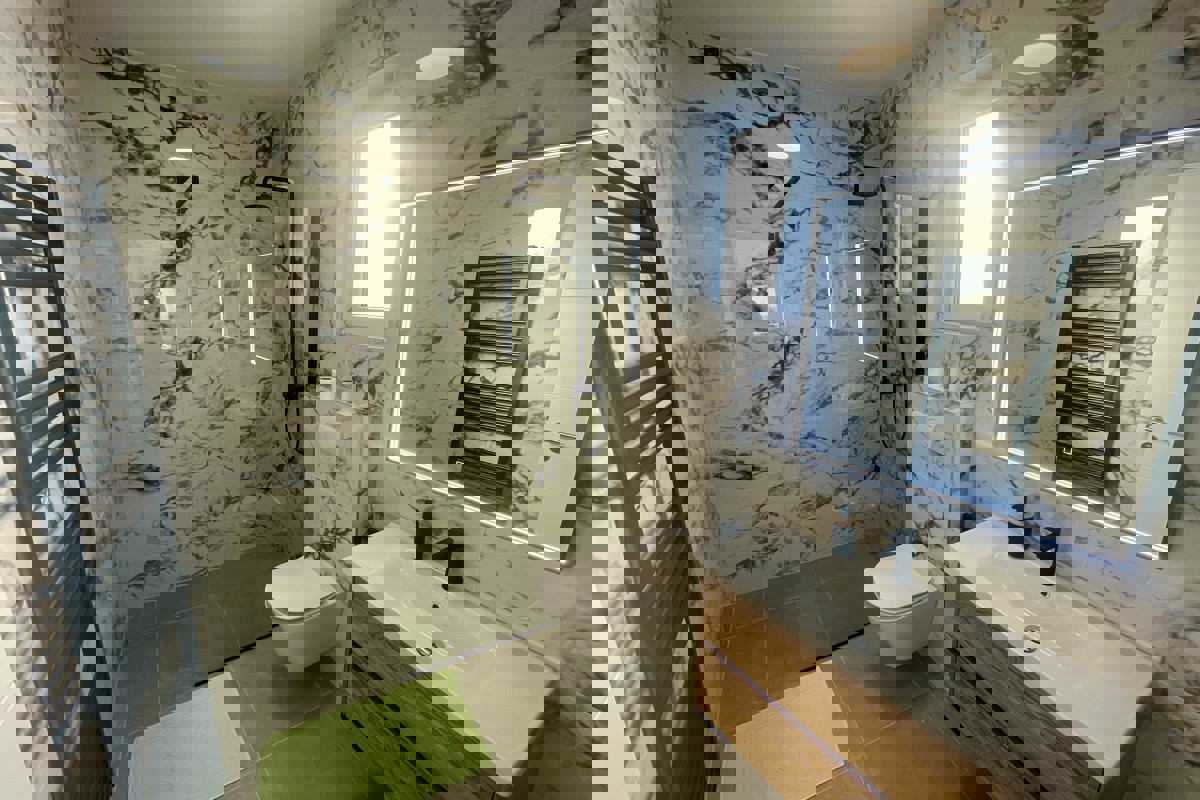 Moderna casa bifamiliare con piscina e vista mare