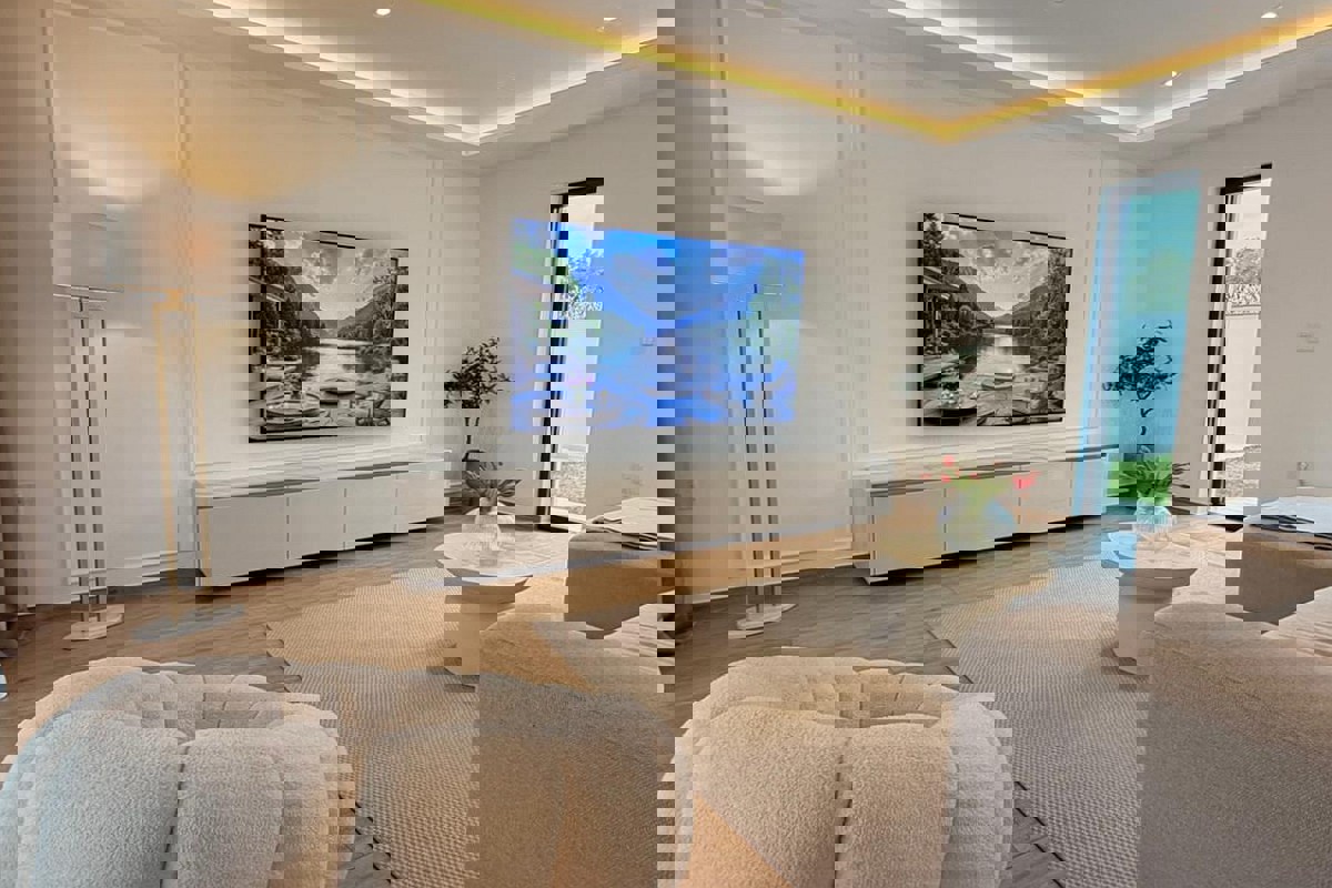 Villa di lusso con piscina in una zona tranquilla di Pola