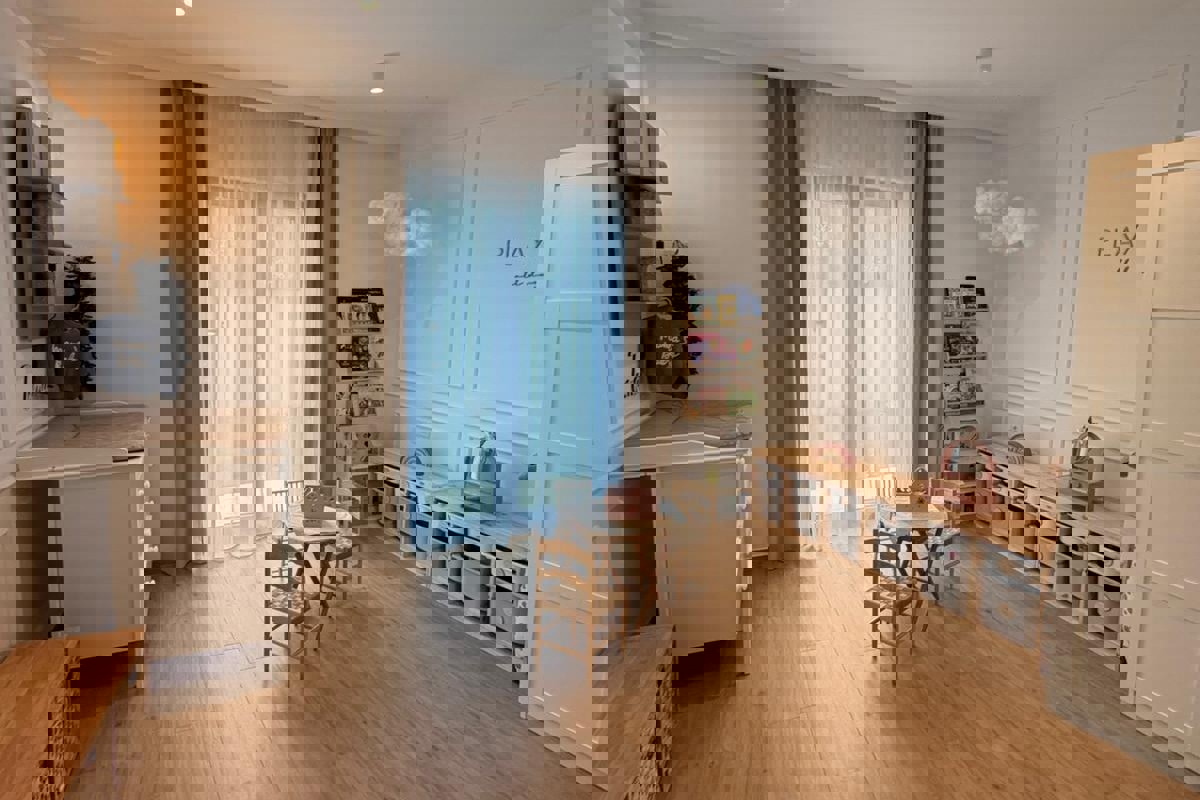 Villa di lusso con piscina in una zona tranquilla di Pola