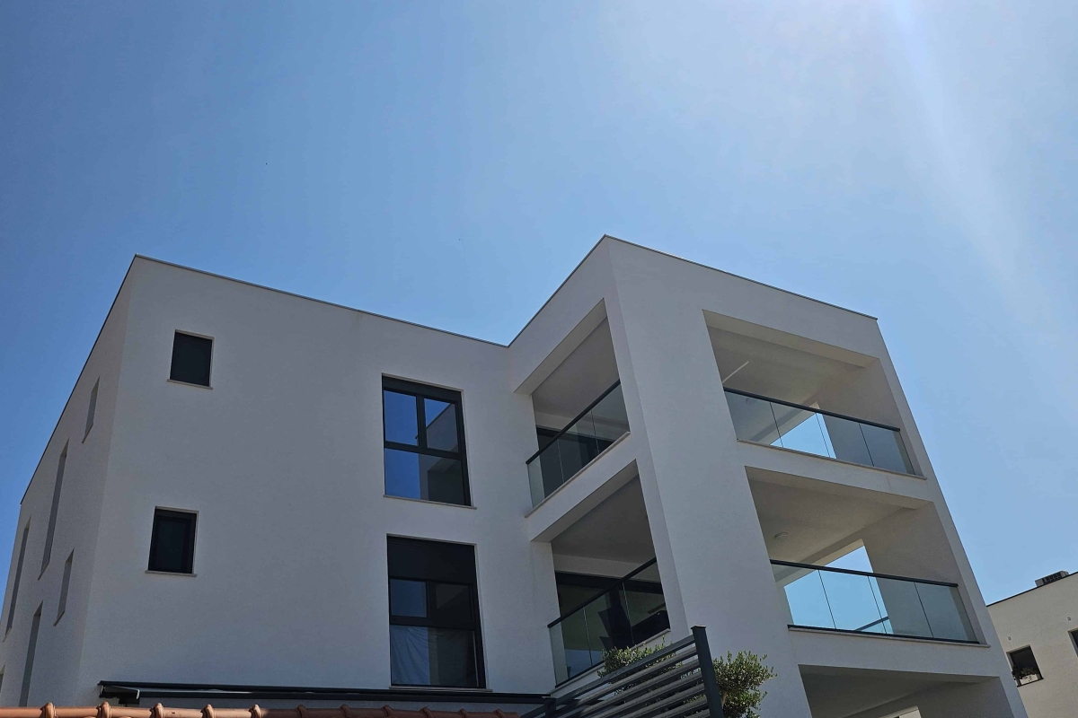 Appartamento con tre camere da letto vista mare