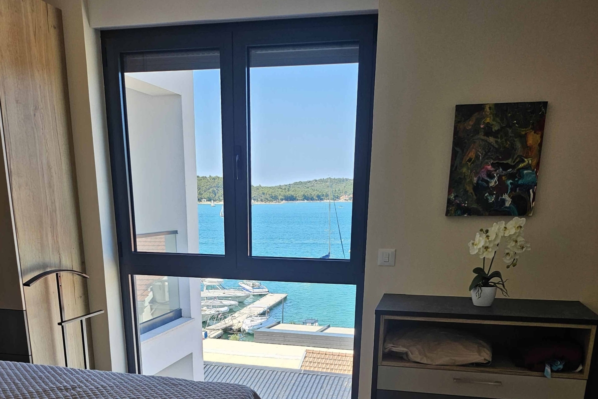 Appartamento con tre camere da letto vista mare