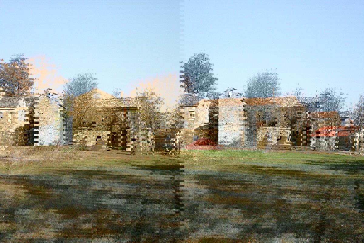 Proprietà unica con un design concettuale e un grande potenziale di investimento